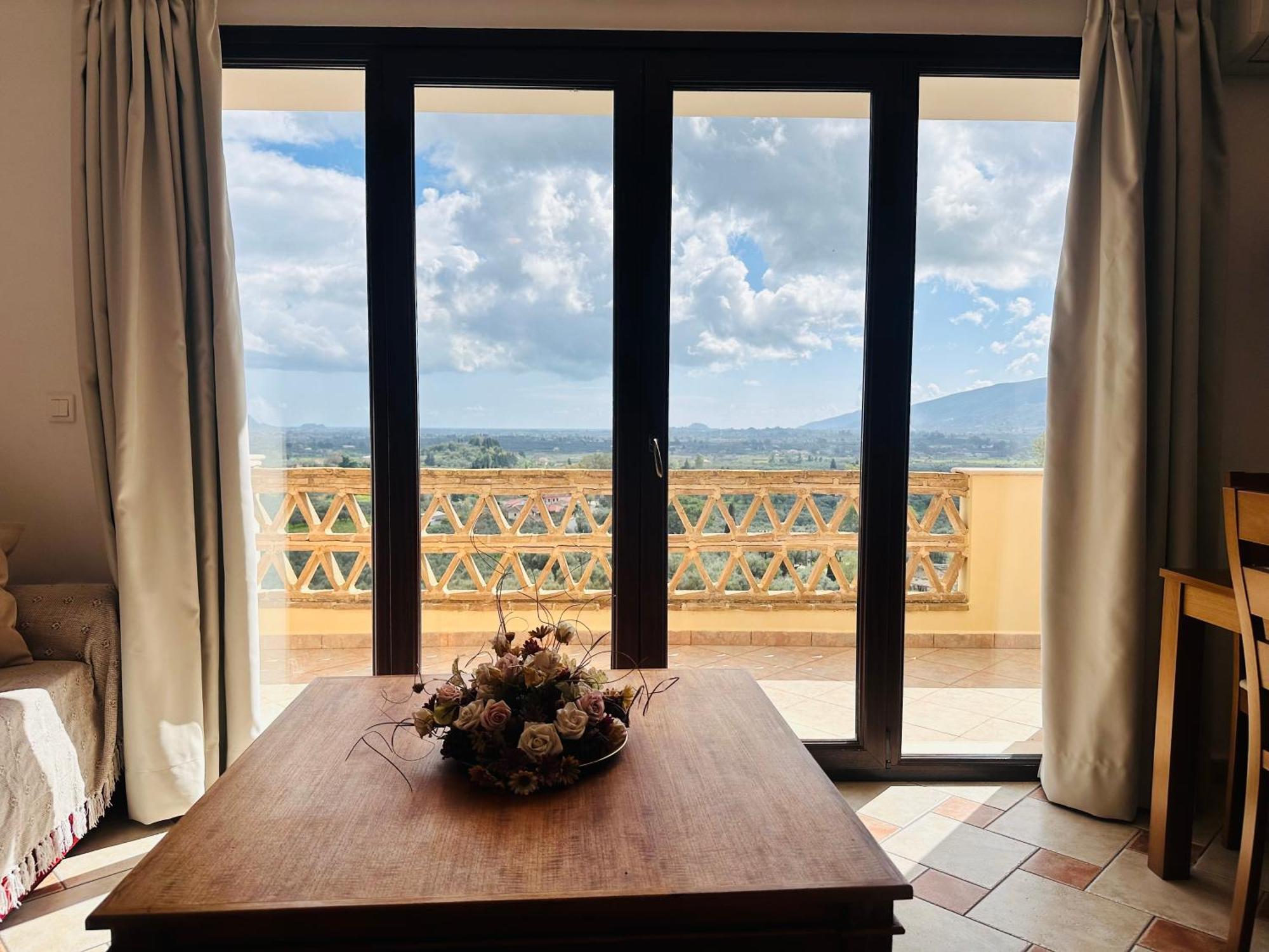 Lugrezia Sea View Méson Yerakaríon