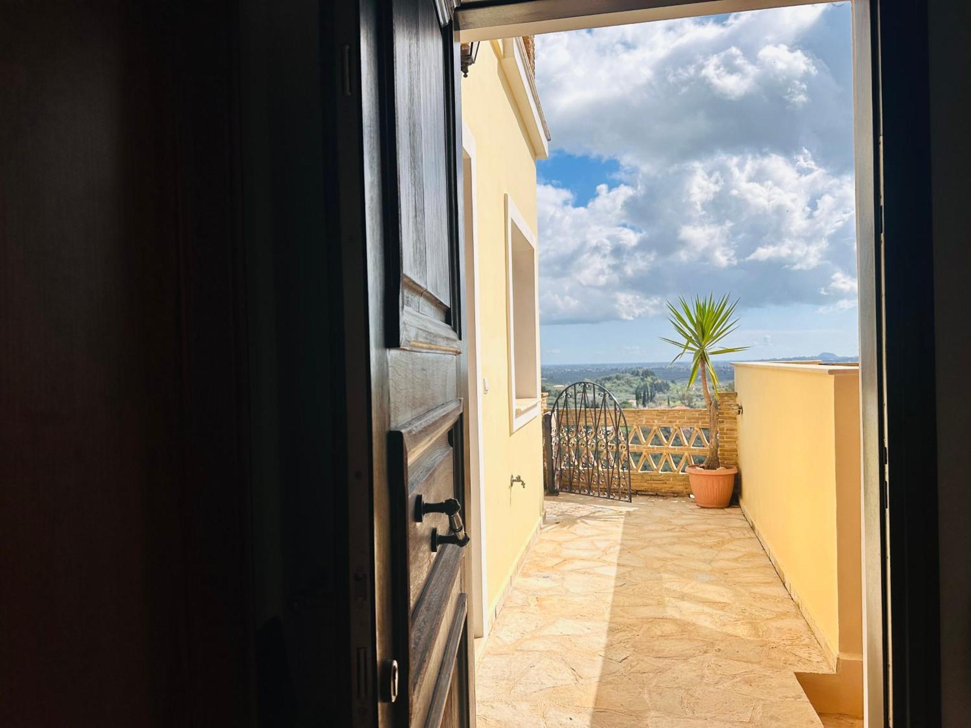 Lugrezia Sea View *