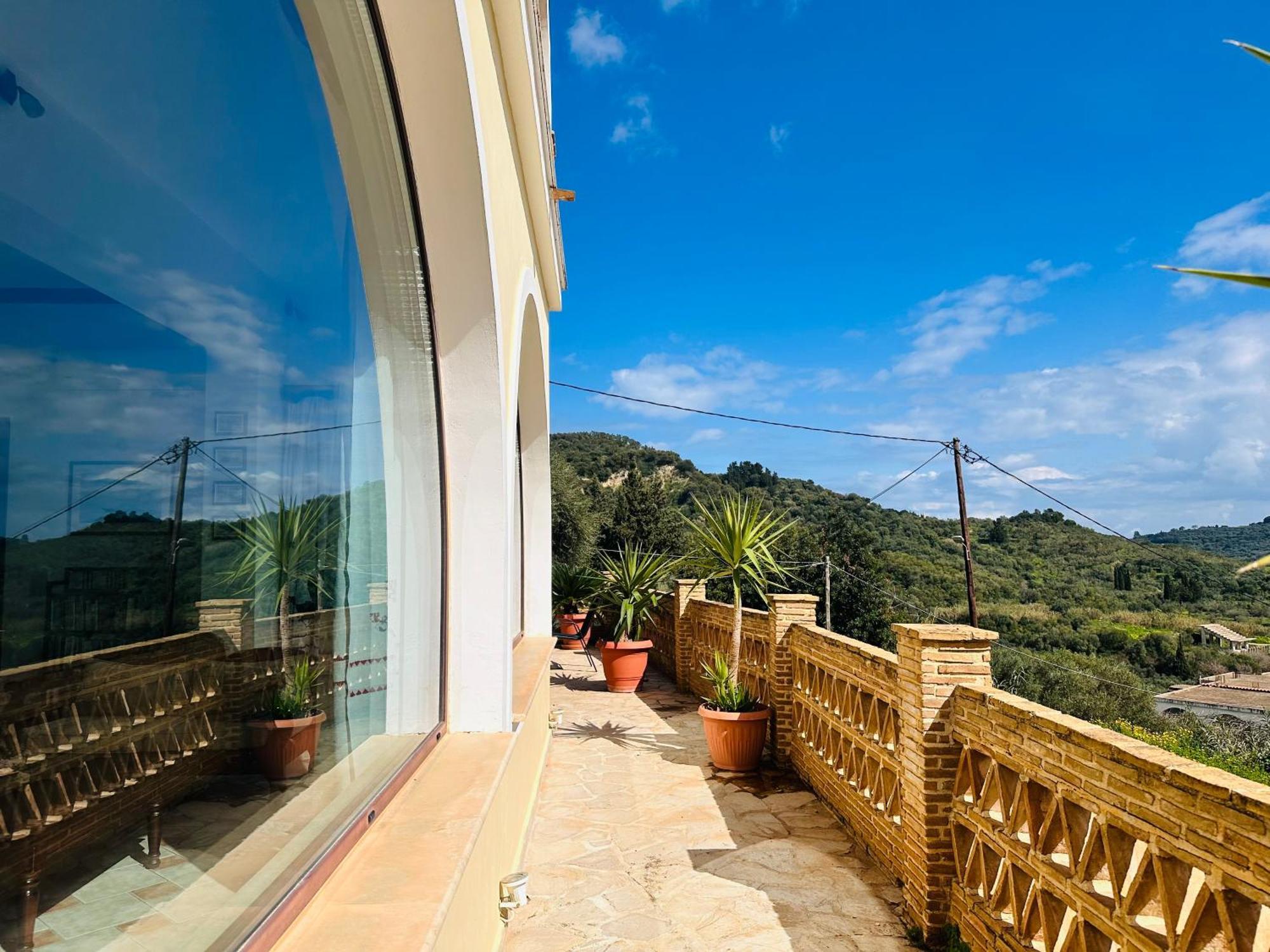 Lugrezia Sea View * Meson Yerakarion